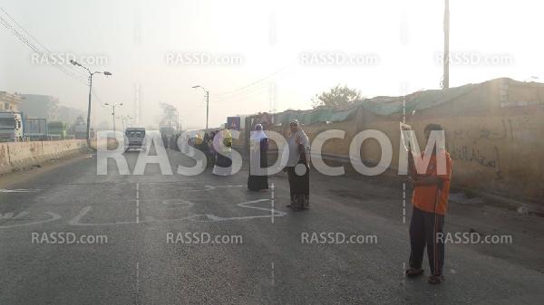 سلسلة بشرية بالميمون في بني سويف رفضا لـ”مهزلة انتخابات الدم”