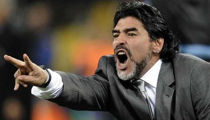 مارادونا يفتح النار على بلاتر