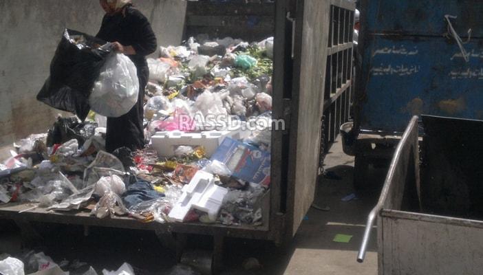 فقراء الإسكندرية يأكلون من القمامة وتوقعات بثورة جياع