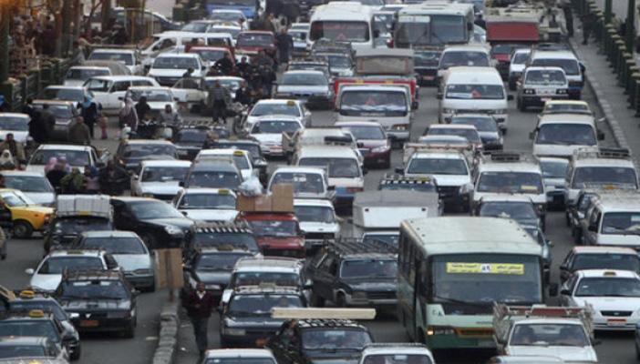 زحام مروري بعد حادث تصادم سيارتين في نفق الأزهر