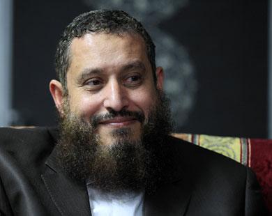 صحيفة إسرائيلية تزعم قيامها بالحوار مع قيادي سلفي