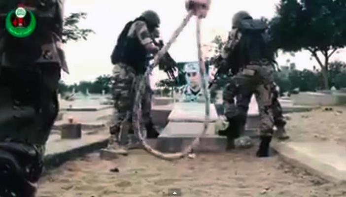 بالفيديو..”سلم نفسك يا عطار القبر محاصر” يسخر من القضاء المصري