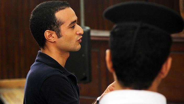 بدء محاكمة دومة و15 آخرين بقضية أحداث مجلس الوزراء