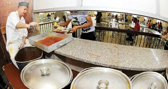 الأعلى للجامعات يشكل لجنة للرقابة على الأغذية بالمدن الجامعية