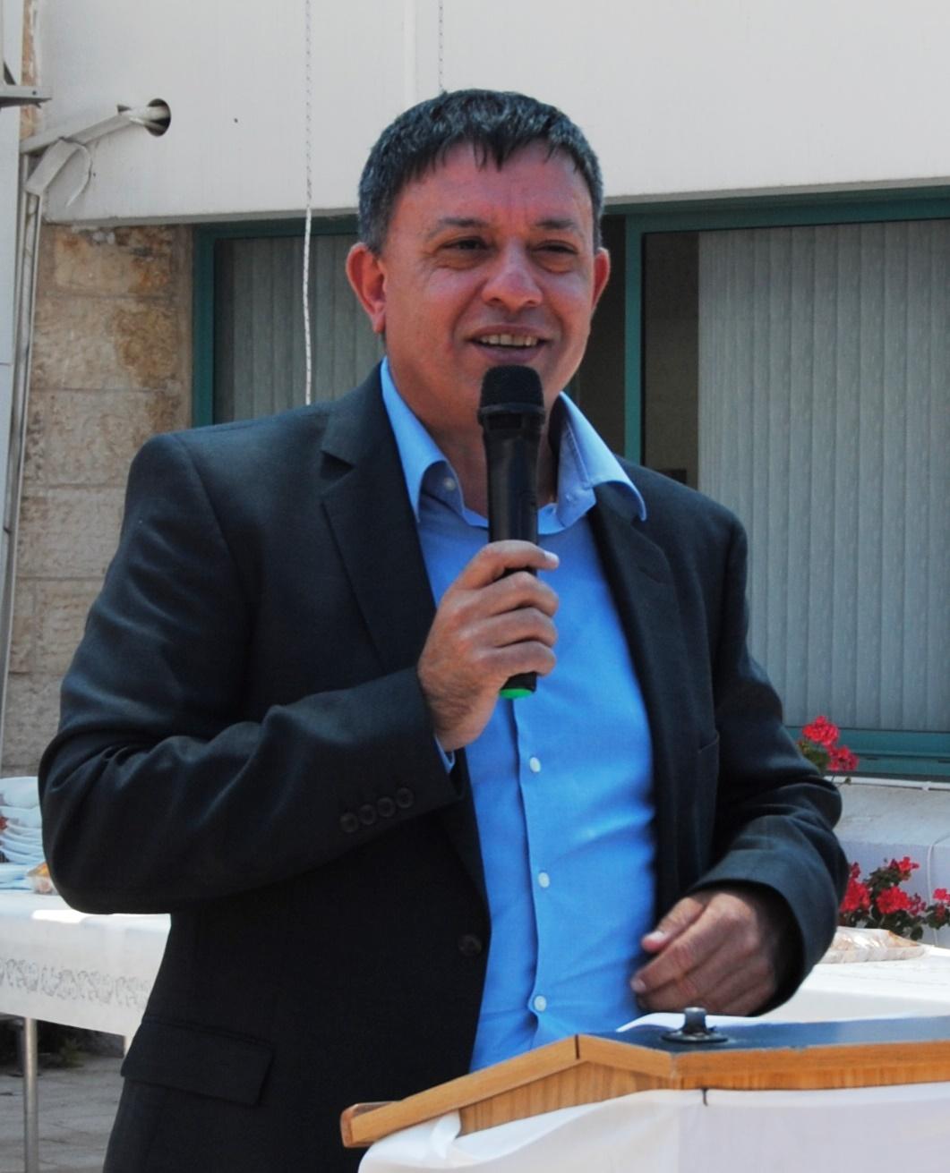 وزير البيئة “الإسرائيلي” يستقيل ويصف حكومة نتنياهو بـ”المتطرفة”