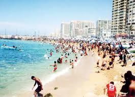 في الأسكندرية…المصريون يفرون من انتخابات العسكر للشواطئ