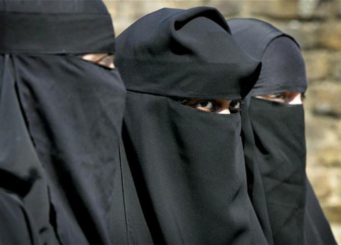 لدواعٍ أمنية.. الشرطة العراقية تحظر النقاب في الموصل