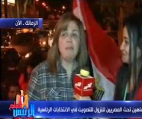 فيديو..إلهام شاهين تلف شوارع القاهرة على سيارة نصف نقل