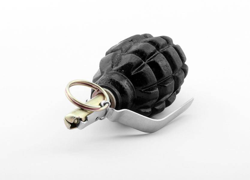 فورين بوليسي: واشنطن توقف توريد القنابل العنقودية للسعودية