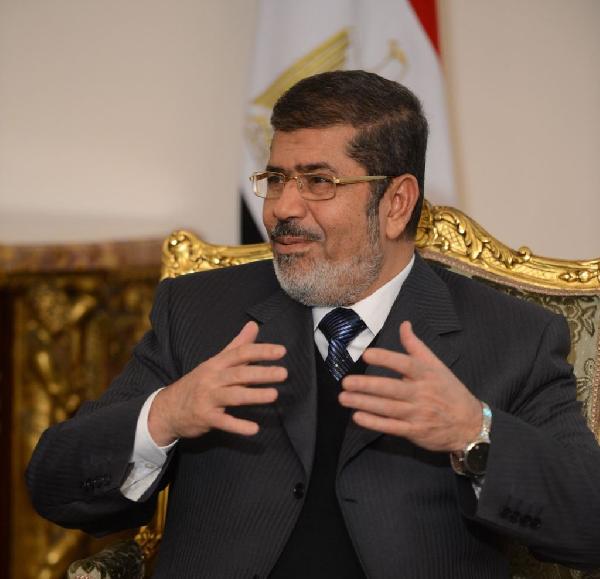 مركز إستطلاع دولى: 53% من المصريين يؤيدون مرسي وشعبيته تناقصت