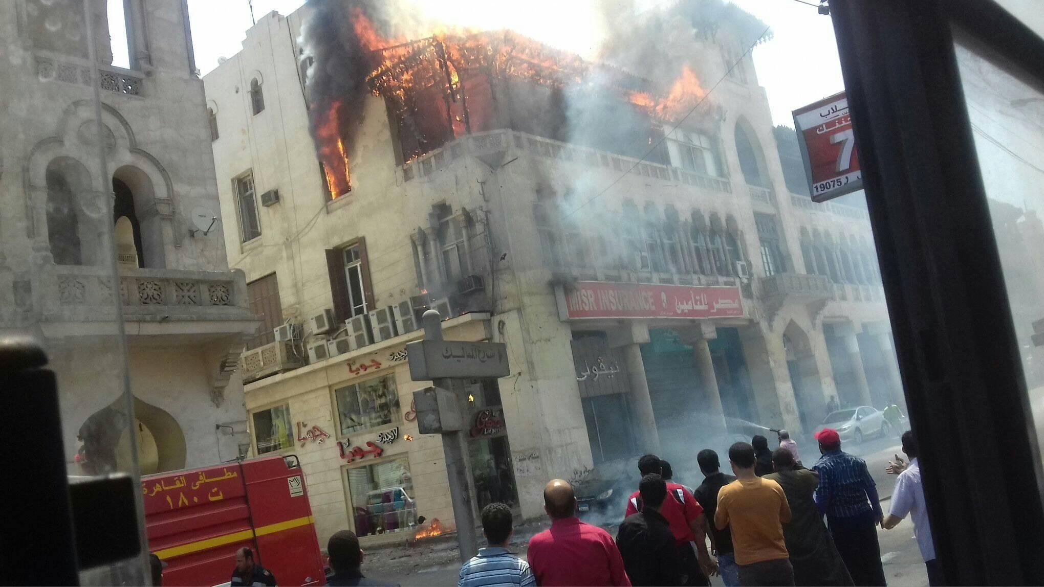 بالصور.. حريق هائل أعلى مصر للتأمين بمصر الجديدة