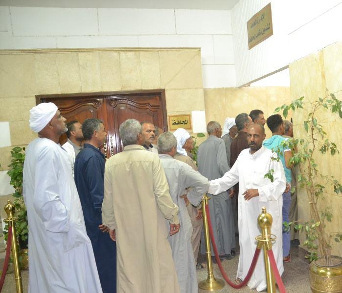 تجمهر فلاحى الوادى الجديد  للمطالبة بحصة الكيماوى