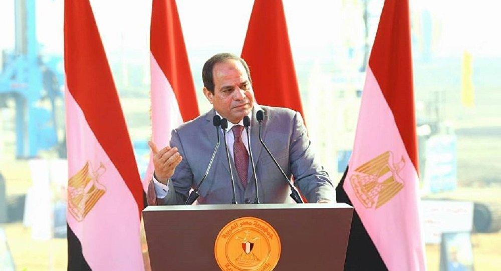 بالفيديو.. السيسي لسيدة المنيا: ماتخديش على خاطرك..القانون هياخد مجراه