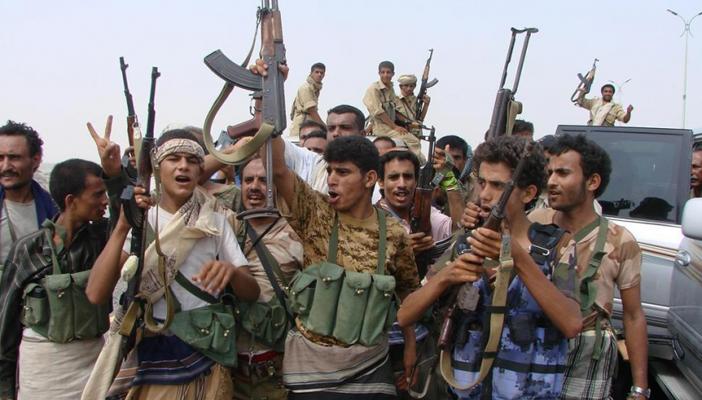 المقاومة الشعبية في تعز تحاصر معسكرا للحوثيين