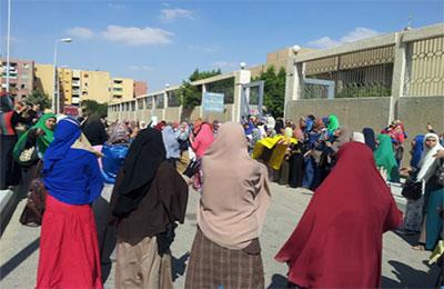 وقفه احتجاجية لطالبات الأزهر بالسادات