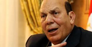 معلمون يتهمون محافظ  قنا باختلاسات مالية ويصفونه “بالفلول”