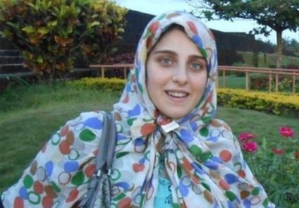 ابنة سياسي إيطالي شهير تعتنق الإسلام ووالدها: أشعر بصدمة