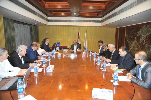 وزير النقل يبحث عرض مجري للمشاركة في تطوير السكك الحديدية