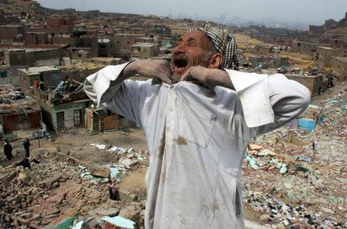 بعد وعوده المتكررة.. المصريون يتذكّرون “بحسرة” تعهّدات السيسي الزائفة