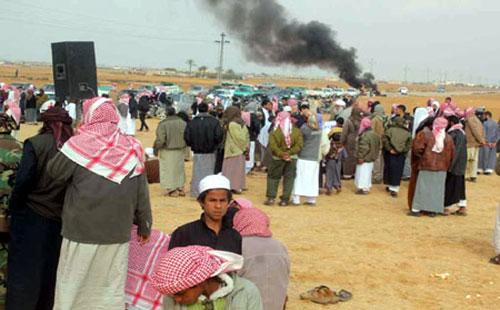 استمرار قطع طريق “العريش- لحفن” لليوم الرابع بسبب خلافات قبلية