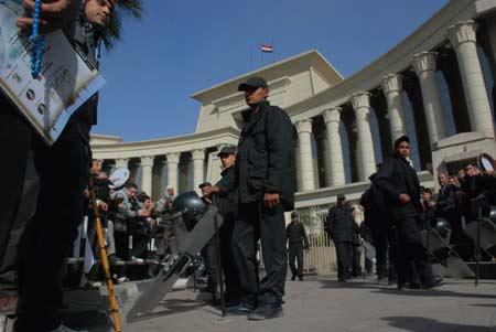 تواجد أمني بـ”الدستورية ” قبل الحكم في حل “الشورى” و”التأسيسية “