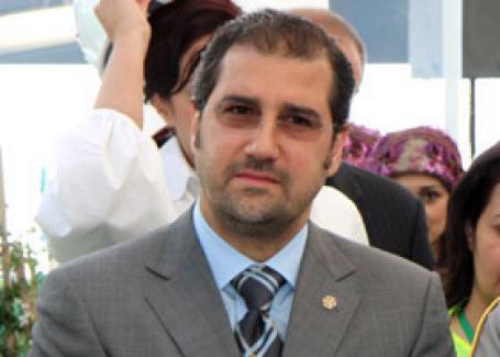 قبرص تسحب الجنسية عن ابن خال بشار الأسد