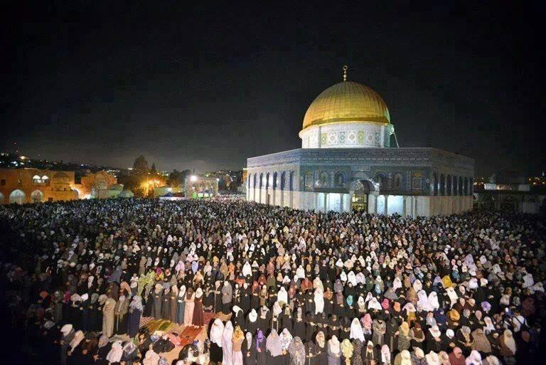 في أول جمعة من رمضان.. 250 ألف فلسطيني يصلون التراويح بالأقصى