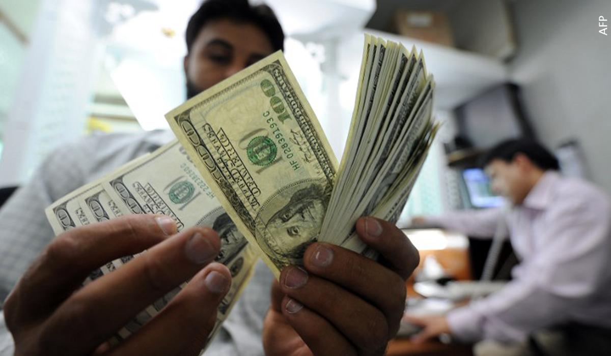 رسوم سعودية على تحويلات الأجانب المالية