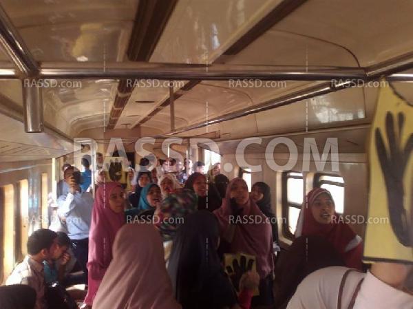 تظاهرة داخل قطار تفهنا الأشراف تنديدا بجرائم العسكر