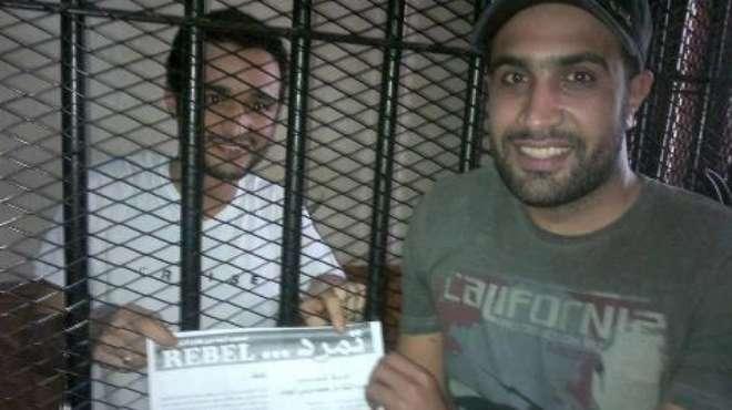 وقفة احتجاجية لأنصار “دومة” قبل بدء جلسة محاكمته