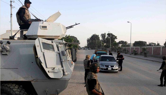 مصرع عامل وإصابة أربعة برصاص الجيش في أحد الأكمنة بالعريش