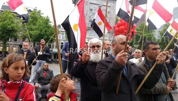 الجاليات المصرية بهولندا وإيطاليا تتظاهر ضد استقبال ألمانيا للسيسي