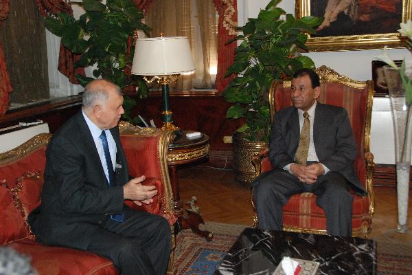 غنيم يؤكد على معاملة الطلبة الفلسطينيين كالمصريين