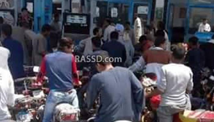 بالصور .. “جراكن” وطوابير أمام محطات بنزين بني سويف