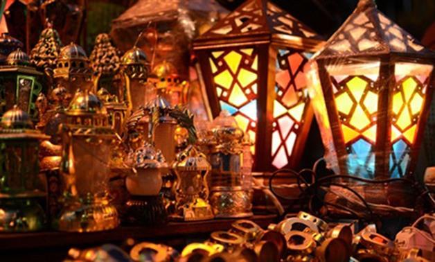 بالصور.. شوارع مصر تستعد لاستقبال شهر رمضان