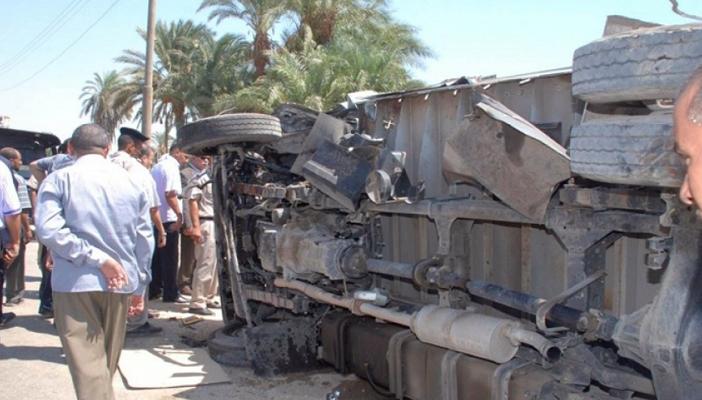 إصابة 23 مجندًا بعد انقلاب سيارتهم بالأقصر