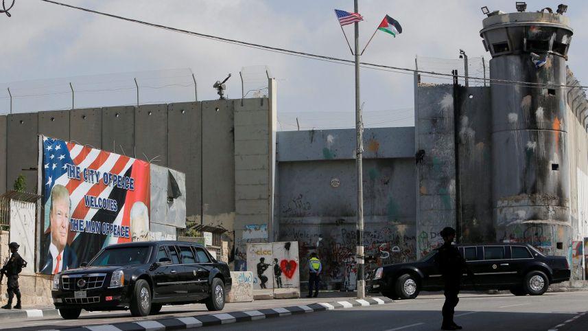 هآرتس: إدارة ترامب تسير بخطة سرّية نحو تعزيز مؤسسات السلطة الفلسطينية