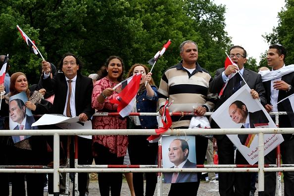 حازم حسني: هو السيسي فاهم بيعمل إيه ولا “البرومة أكلت دماغه”