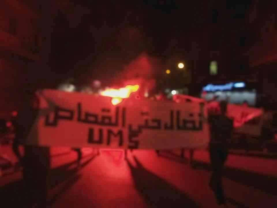 بالفيديو.. أولتراس مصر سياسي يقتحم ميداني التحرير والنهضة بالشماريخ