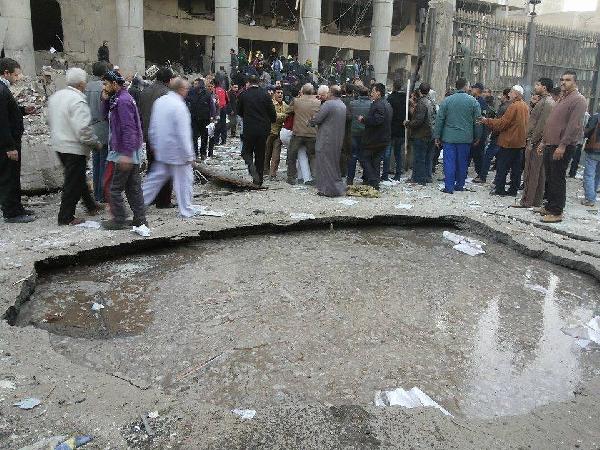 عقب فوز السيسي .. هبوط أرضي بشبرا يسبب تكدسا مروريا