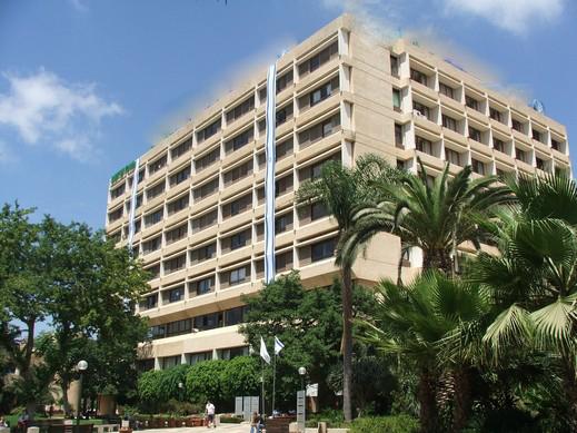 رئيس المراكز الطبية المتخصصة: الدولة مازالت تدعمنا بسبب الخسائر