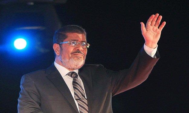 مرسي لشباب مصر: الثورة معقودة في عزائمكم