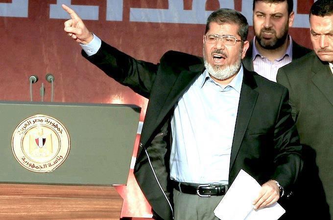 مرسي: الشعوب الحرة لم تعترف بالانقلاب المجرم