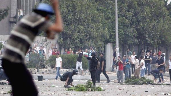 ‏الشرطة تطلق النار علي مسيرة سلمية عائدة من المطار