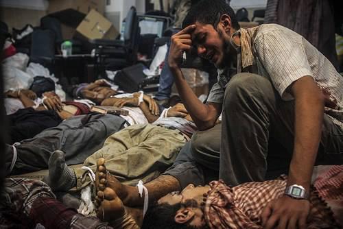 الجارديان: مذبحة الحرس الجمهوري ستجر مصر لعنف جديد