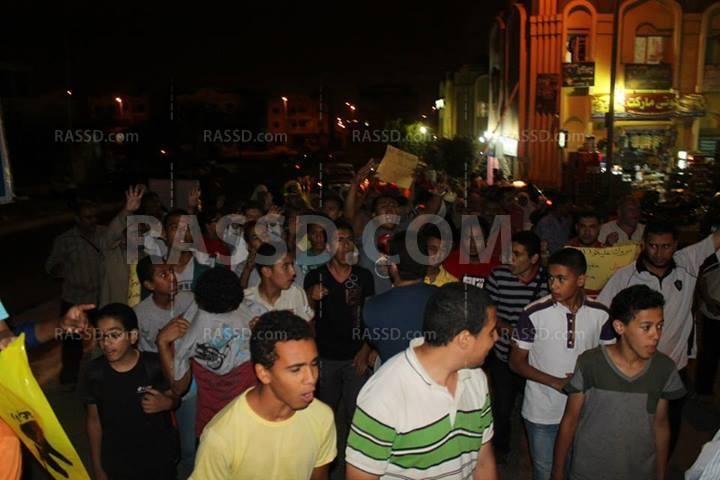 مسيرة وسلسلة بشرية بأكتوبر رفضًا لتولي قائد الانقلاب السلطة