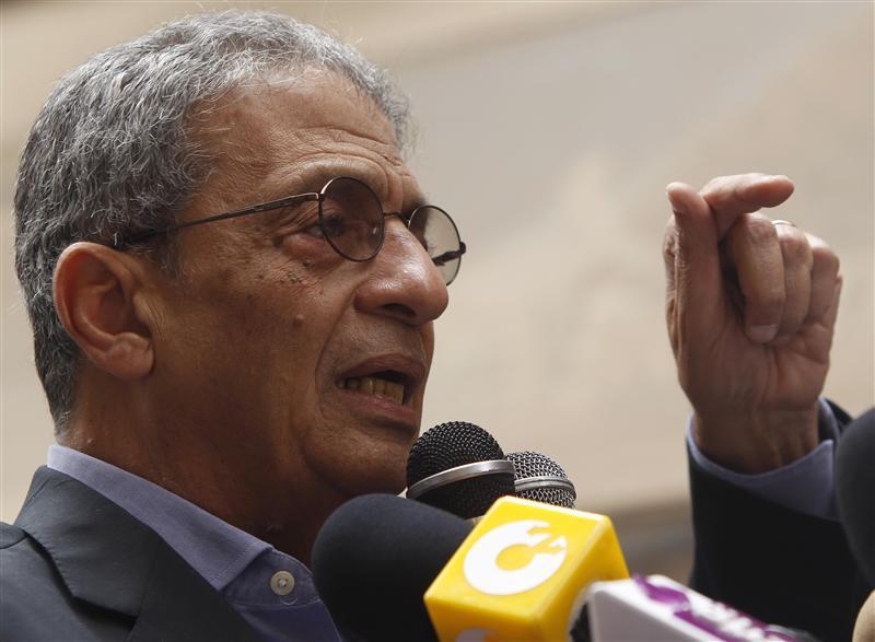 موسى يوقع لـ ” تمرد”..ويجدد دعوته لانتخابات رئاسية مبكرة