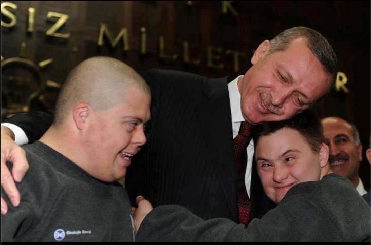 الجارديان: فقراء تركيا يدافعون عن بطلهم اردوغان