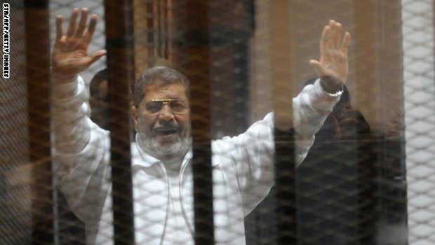 بعد 4 سنوات.. لماذا سمح النظام لأسرة مرسي بزيارته ؟