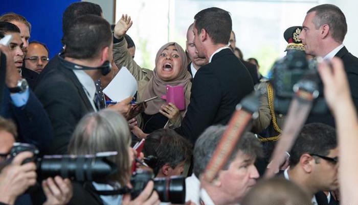 بالفيديو والصور..فجر العادلي توضح كواليس ما حدث في مؤتمر السيسي وميركل